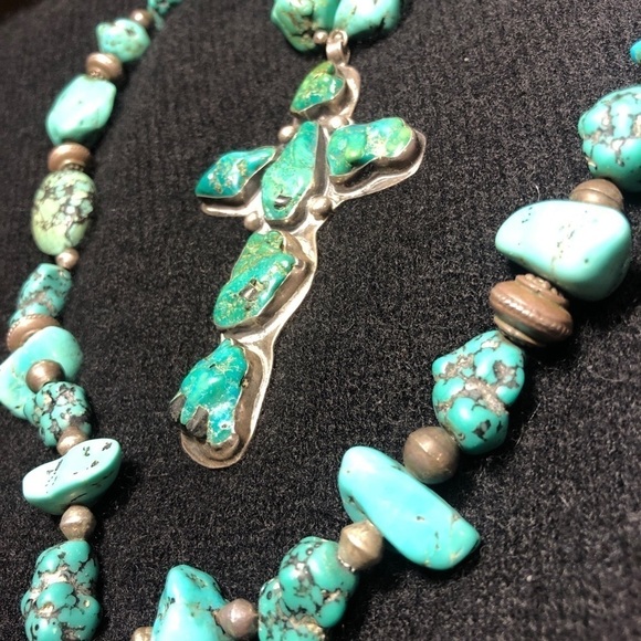 Handmade 4” turquoise cross pendant on an 11.5” turquoise nugget necklace 🤩 - Picture 9 of 17